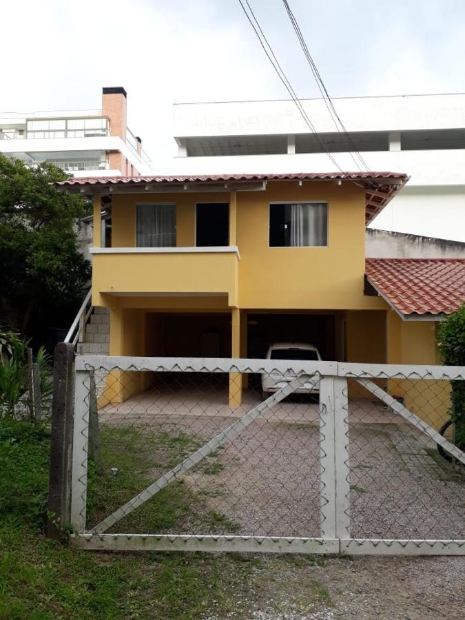 Casa De 2 Quartos No Centro De Бомбиньяс Экстерьер фото