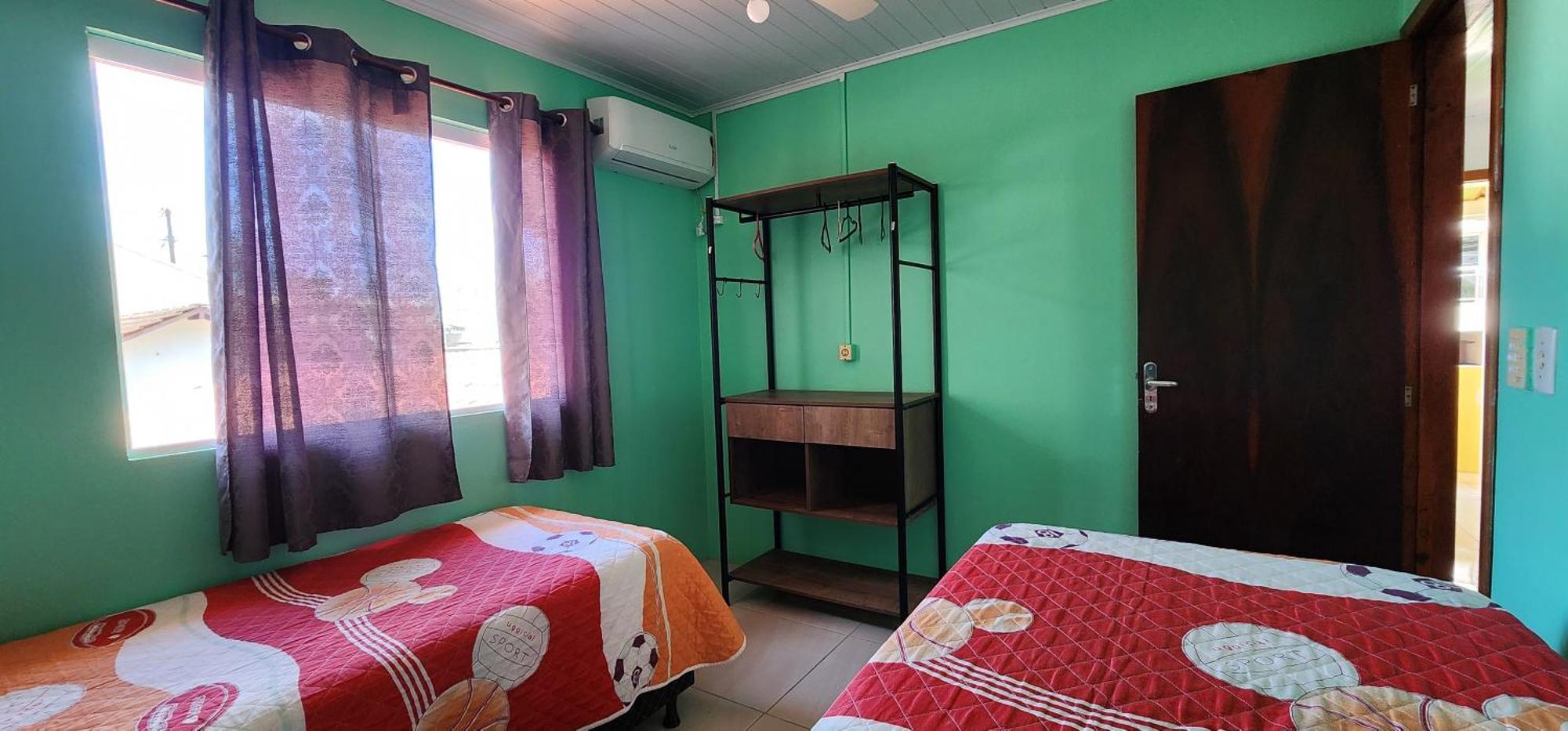 Casa De 2 Quartos No Centro De Бомбиньяс Экстерьер фото